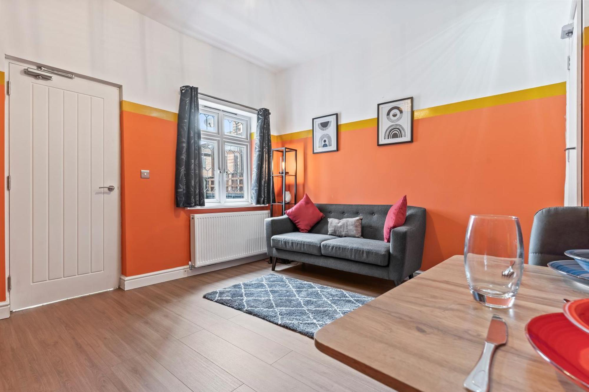 4 Bedroom, 2 Bath In Newcastle Town Centre Newcastle-under-Lyme Exterior foto
