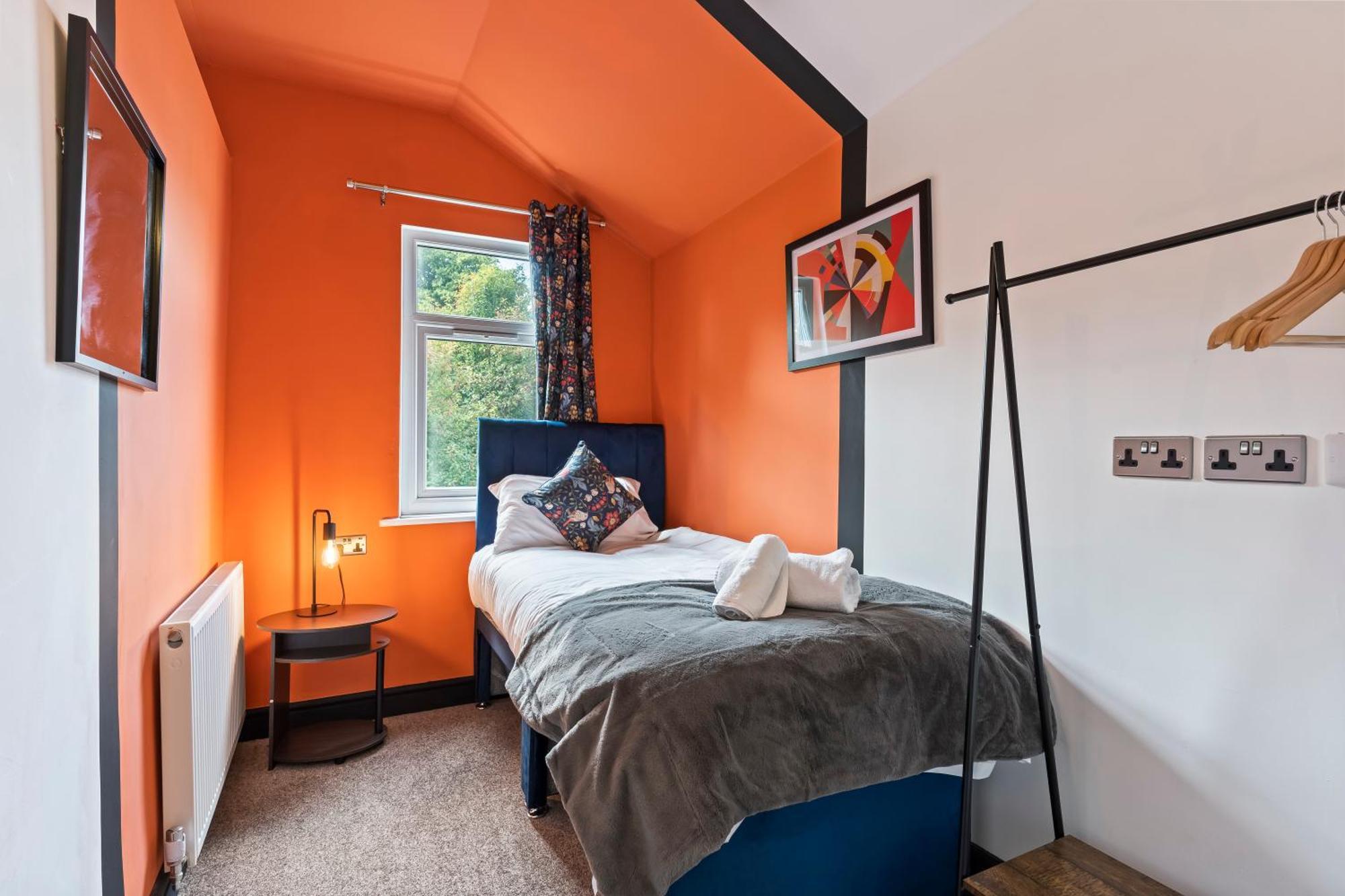 4 Bedroom, 2 Bath In Newcastle Town Centre Newcastle-under-Lyme Exterior foto