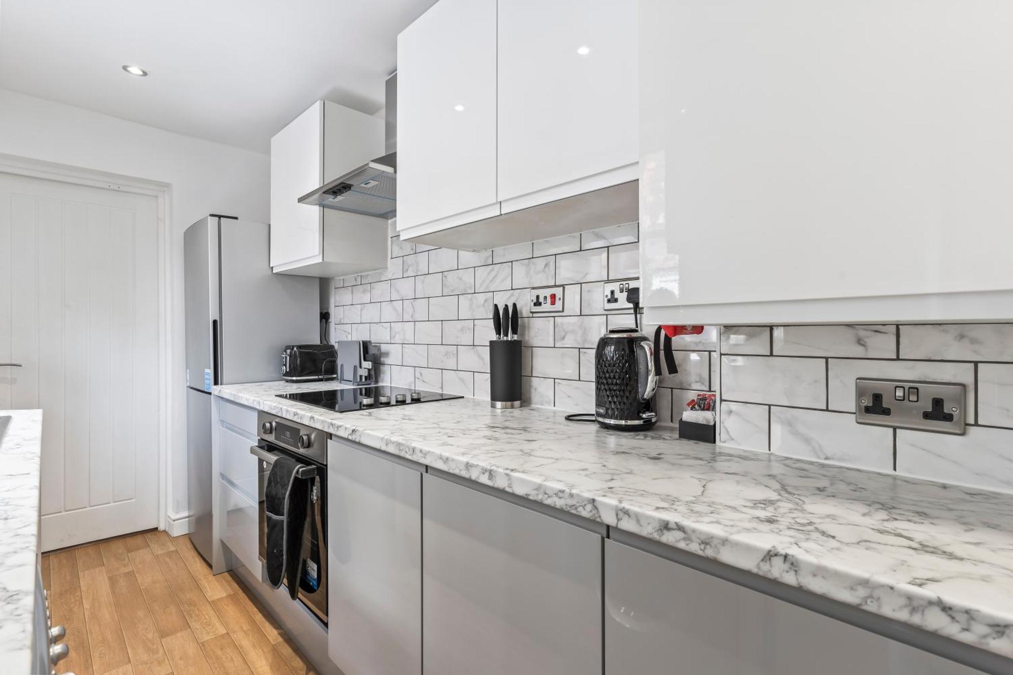 4 Bedroom, 2 Bath In Newcastle Town Centre Newcastle-under-Lyme Exterior foto