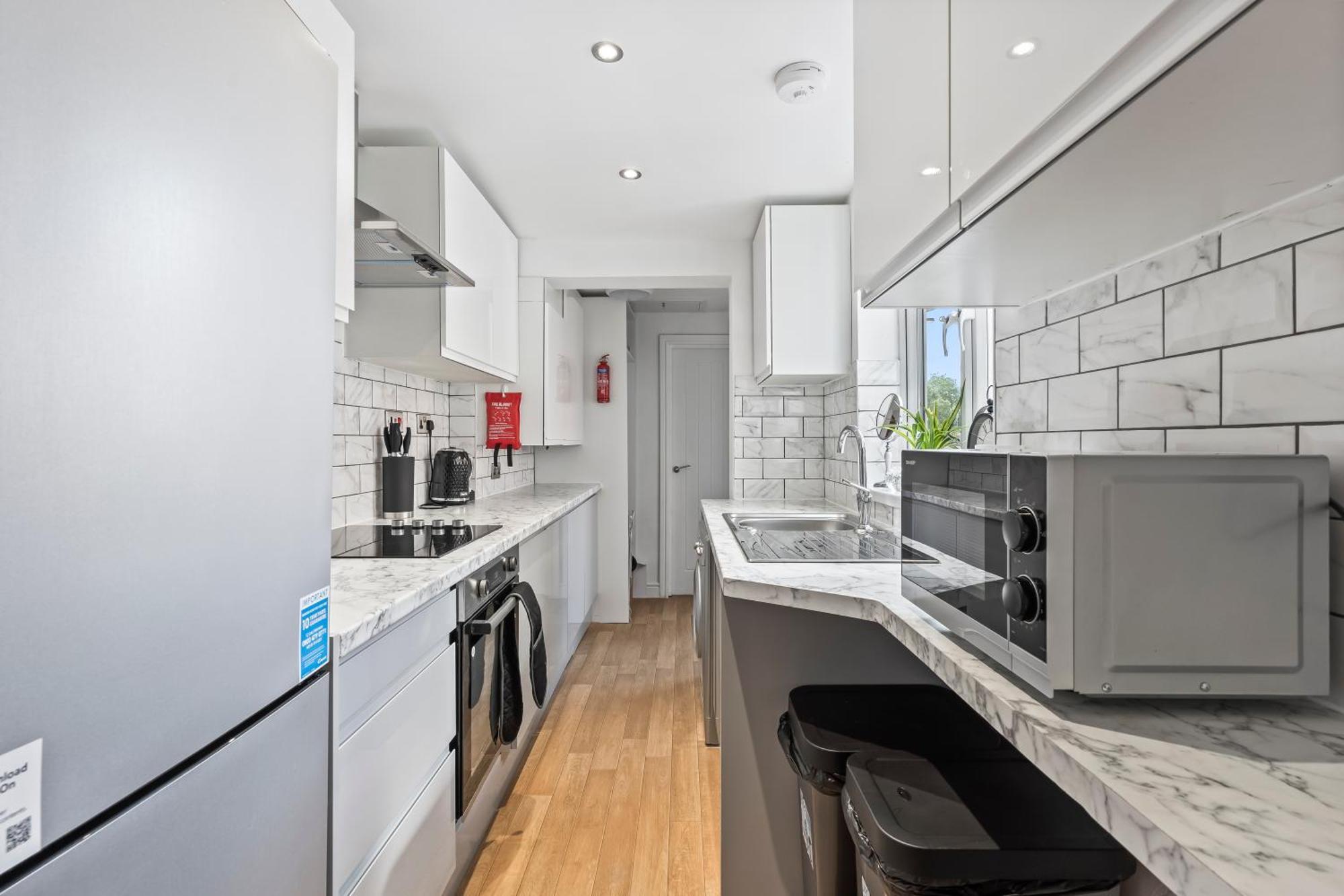 4 Bedroom, 2 Bath In Newcastle Town Centre Newcastle-under-Lyme Exterior foto