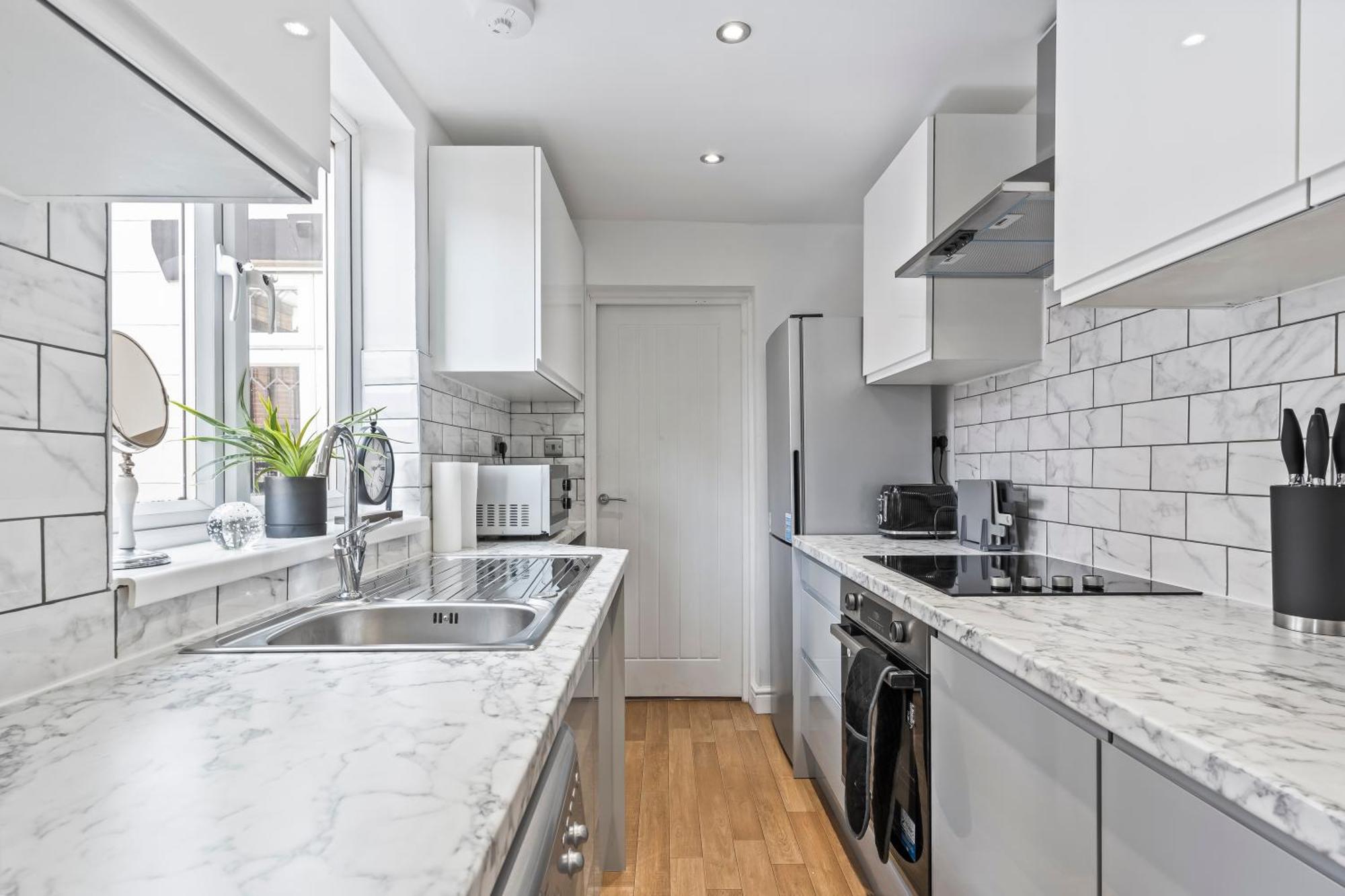 4 Bedroom, 2 Bath In Newcastle Town Centre Newcastle-under-Lyme Exterior foto