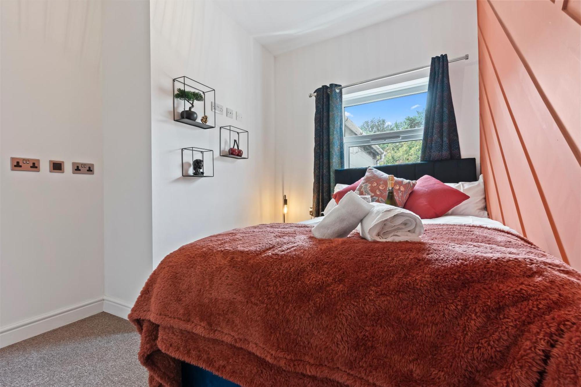 4 Bedroom, 2 Bath In Newcastle Town Centre Newcastle-under-Lyme Exterior foto
